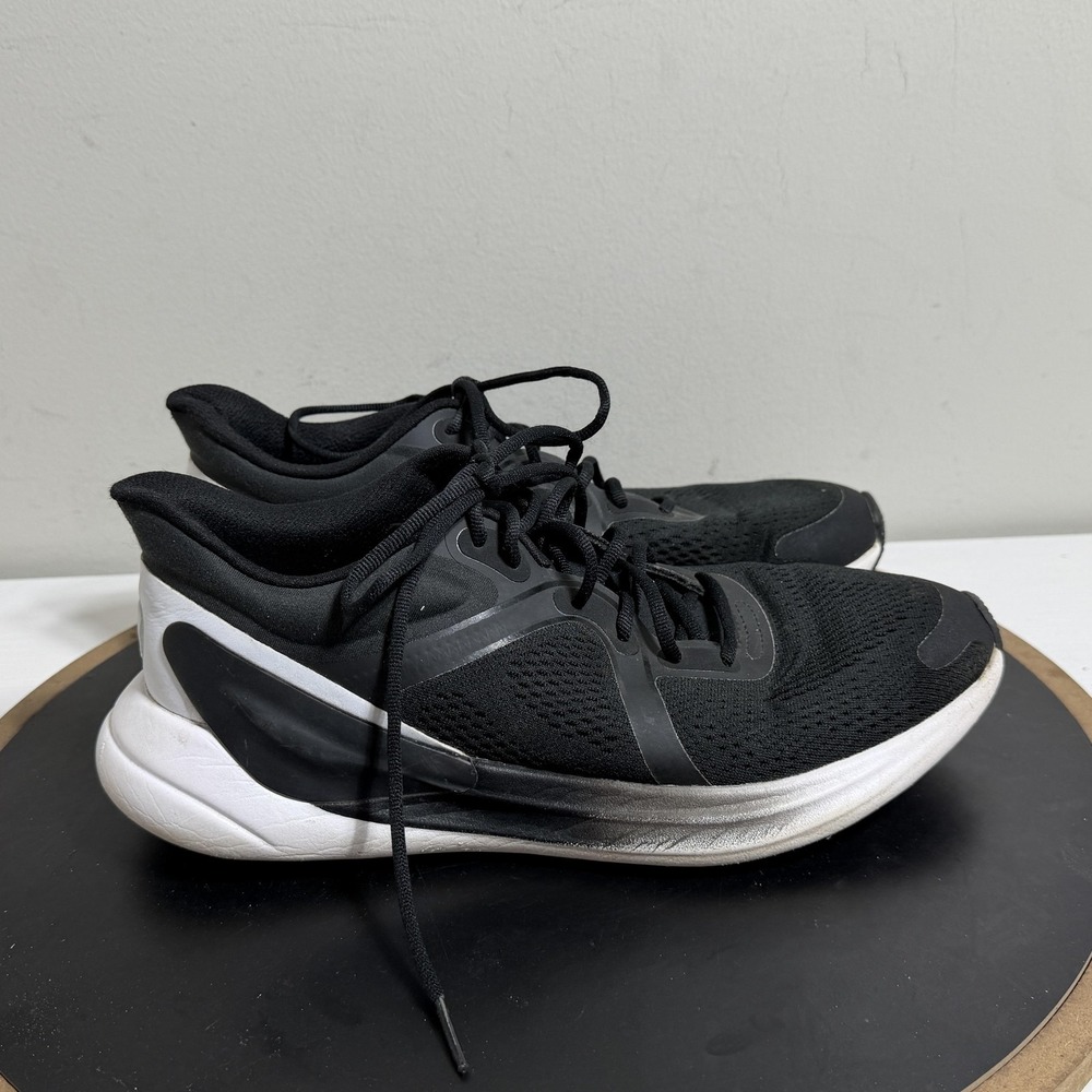 Lululemon Blissfeel Run Women Size 8.5‎ Athletic Sneakers Black White Athleisure